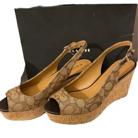 Coach Insignia Ferry Peep Toe Wedge Heels Shoes 6.5 Women - Picture 1 of 8